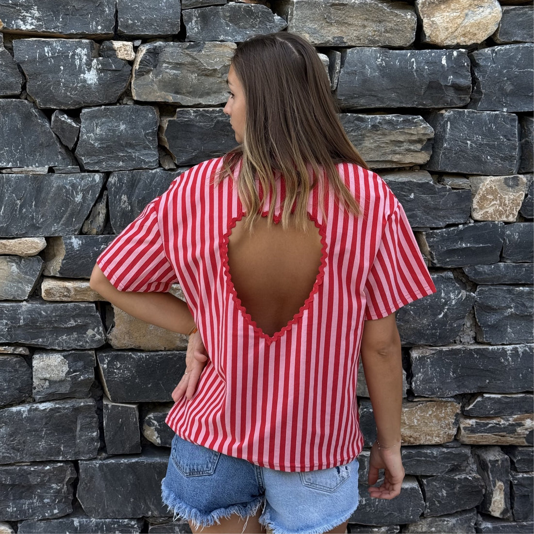 T-shirt à cœur ouvert rayé 💗